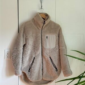NWOT Lolë Yana Sherpa Jacket - Size S